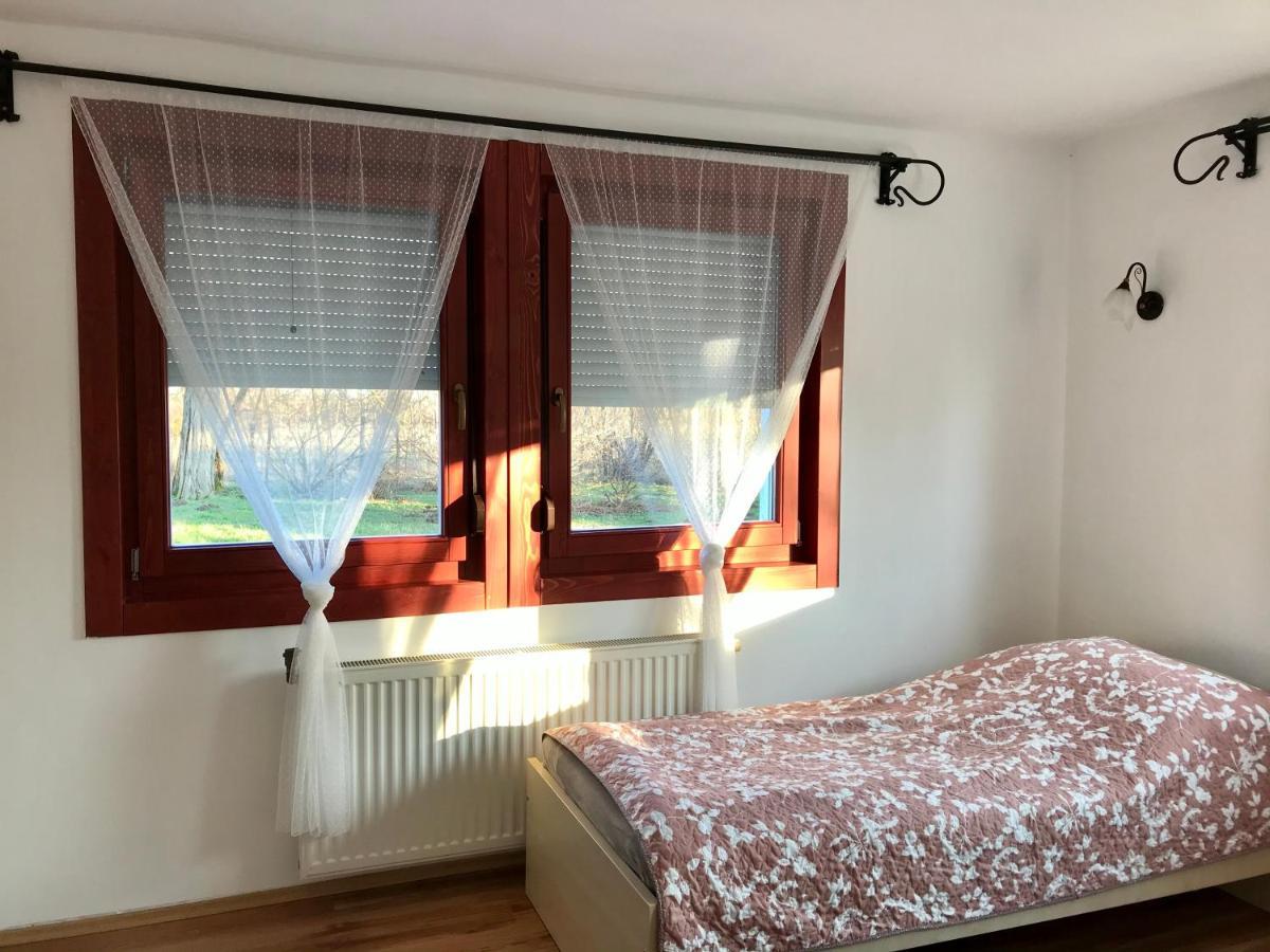 Viharsarki Apartman Gyula Exterior photo